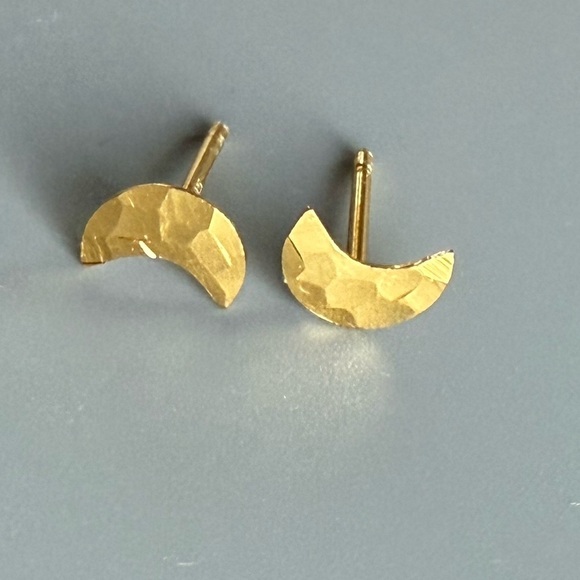 14k Gold Vermeil Dainty Moon Stud Earrings - Picture 6 of 8